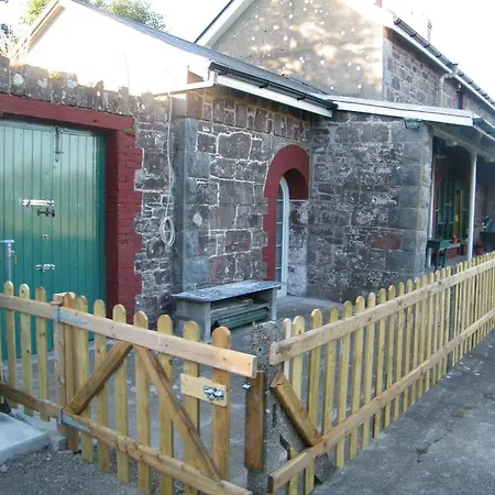 בית נופש Ardfert Station House טראלי